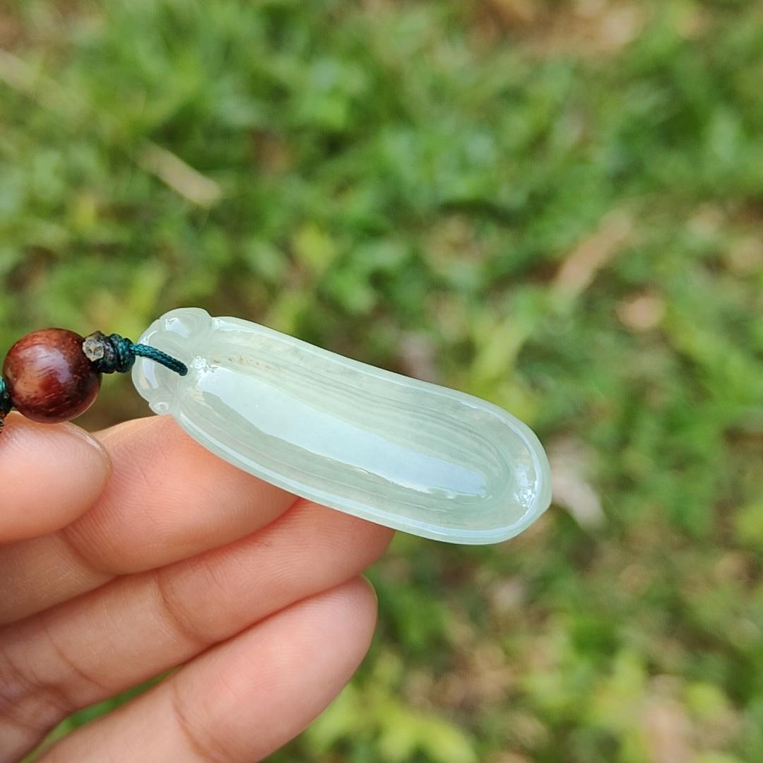 Light Green Natural Type A Jadeite Pendant Necklace crafted as Fuku Melon with certificate weigh 7.07 grams, 40.3 * 14.5 * 6.9 mm (pendant135)