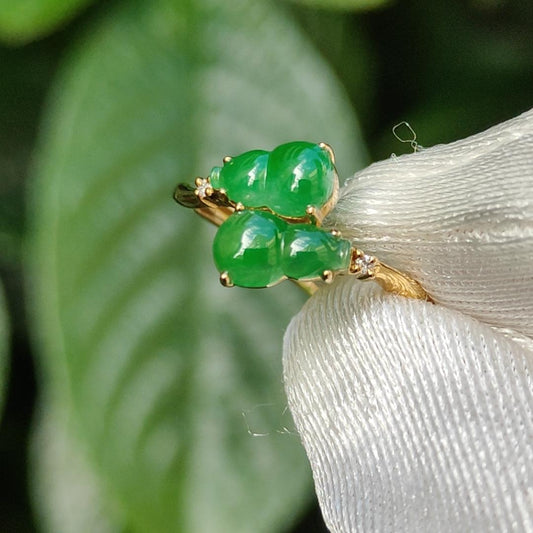 18k setting Natural Type A Jadeite Ring Crafted with two premium fine green gourd and diamonds, with certificate weigh 1.50 grams, 8 * 4.8 * 2.1 mm, Finger size 16.1 mm (18kring12)