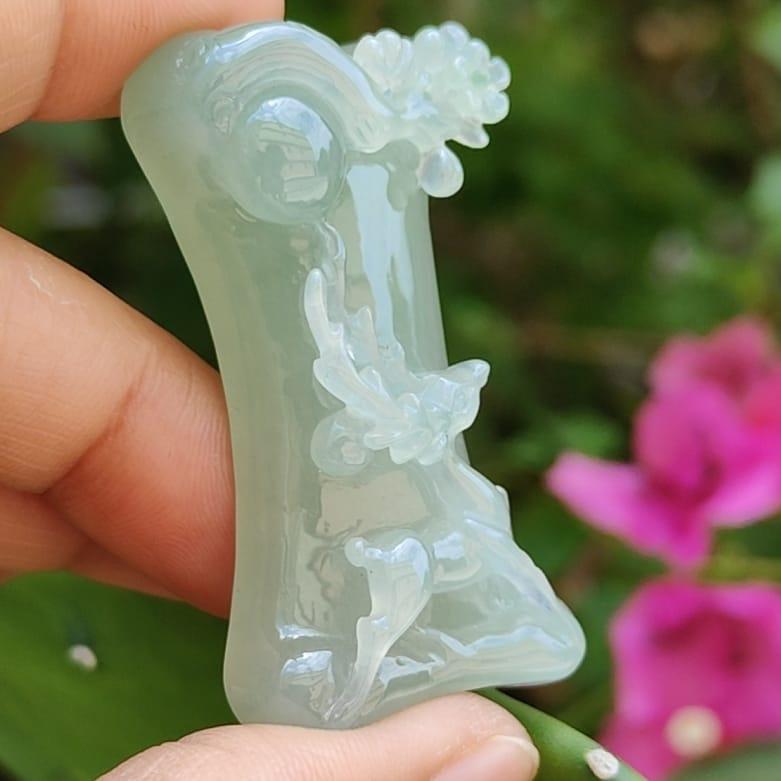 Highly Translucent faint green Old Mine with Specific Gravity 3.34, Carved as deer with very fine grain and good translucency Natural Type A Jadeite Pendant / Collection with NGI Gemstone report weight 140.16 grams, 47.50 * 26.75 * 13.29 mm (pendant131)