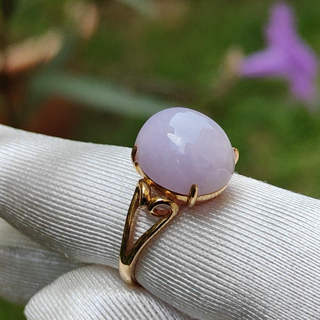 Luxury Fine Lavender Natural Type A Jadeite Jade Cabochon 11.6 * 10 * 5.8 mm, Set on 18k Gold as Ring with certificate weigh 3.24 grams, finger size 16.8 mm, A Lavender that withstand any lights (18kring14)