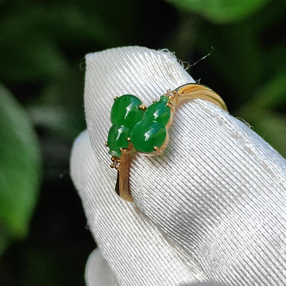 18k setting Natural Type A Jadeite Ring Crafted with two premium fine green gourd and diamonds, with certificate weigh 1.50 grams, 8 * 4.8 * 2.1 mm, Finger size 16.1 mm (18kring12)