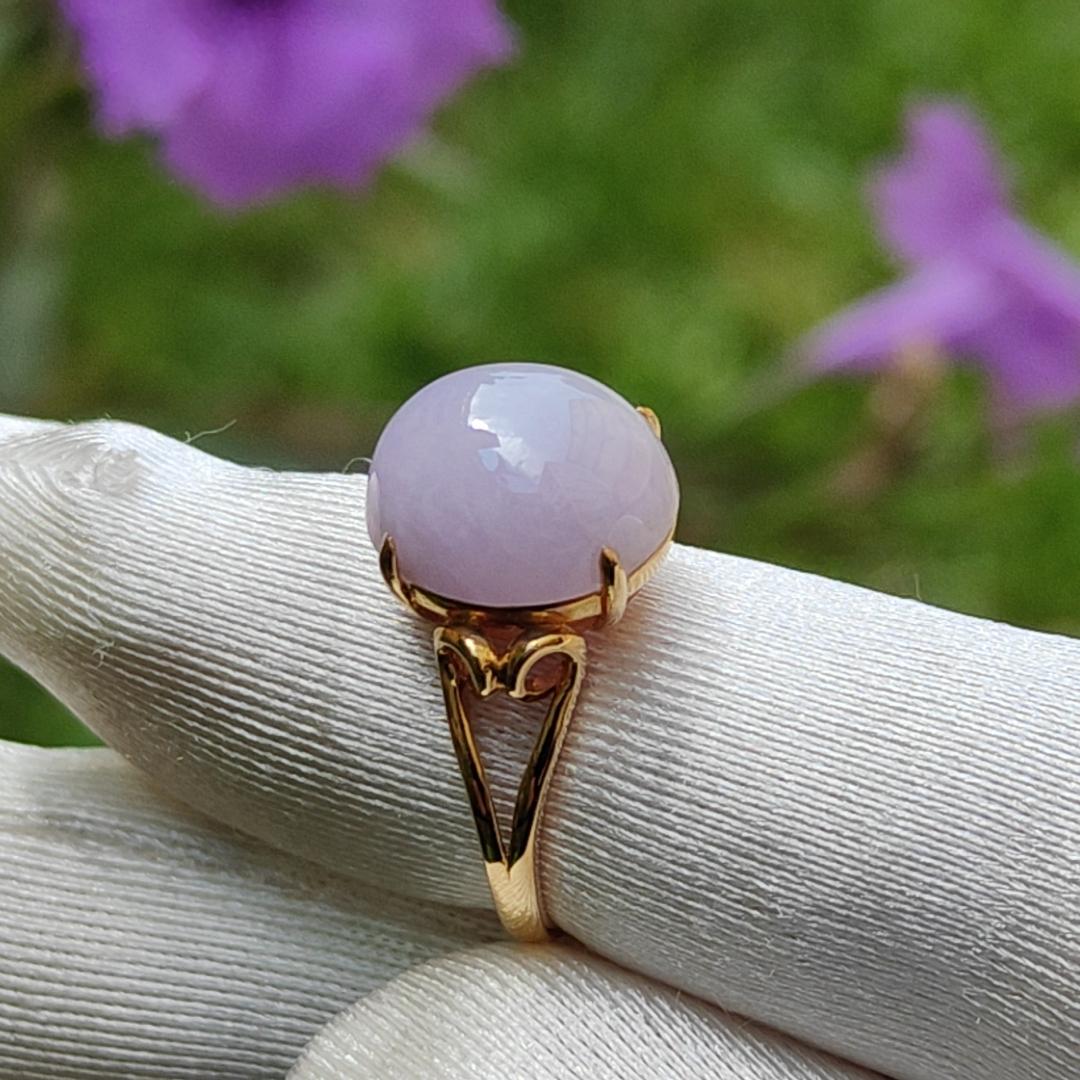 Luxury Fine Lavender Natural Type A Jadeite Jade Cabochon 11.6 * 10 * 5.8 mm, Set on 18k Gold as Ring with certificate weigh 3.24 grams, finger size 16.8 mm, A Lavender that withstand any lights (18kring14)