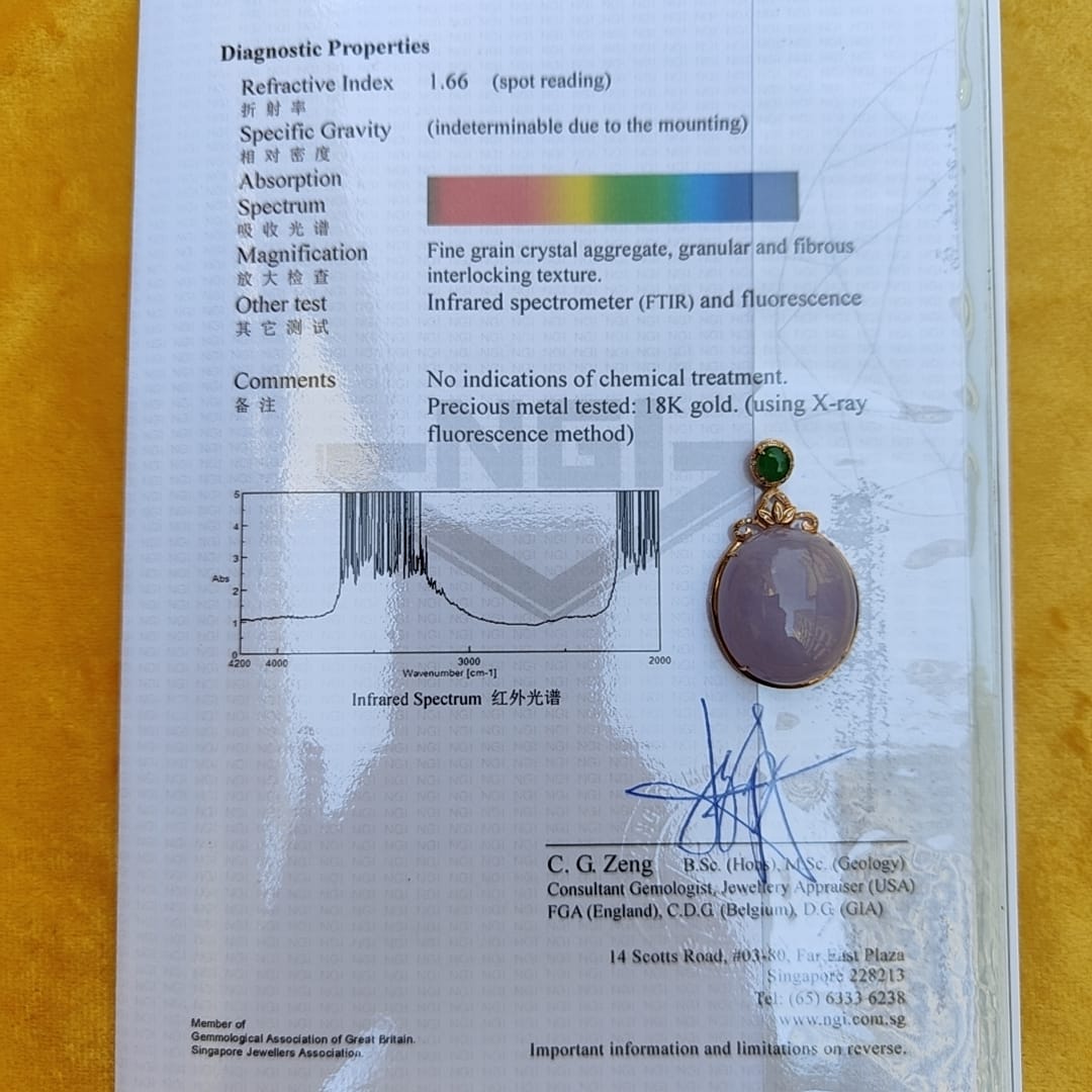 18k Gold setting as pendant with Oval Lavender Cabochon and Green cabochon with NGI Gemstone Report as Natural Type A Jadeite weight 11.80 grams , 24.50 * 21.53 * 11.11 mm , Translucent fine grain crystal aggregate, granular and fibrous texture (18kp7)