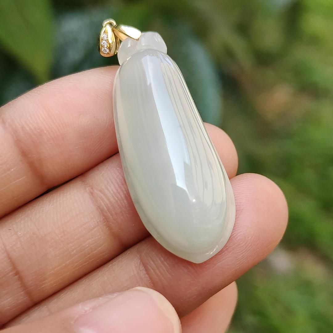 Semi Icy Natural Type A Jadeite Jade crafted with Blessing Melon as Pendant adding 18k gold clasp with certificate weigh 7.46 grams, measurement 36.3 * 14.5 * 8.3 mm (18kp30)