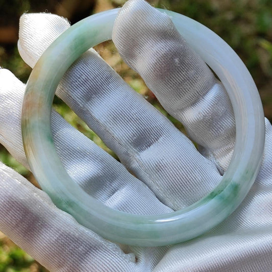 Premium Quality Green and Yellow Natural Type A Jadeite Jade crafted with shapes of Perfect Circle represent Blessed shape bangle, with certificate weigh 36.75 grams, measurement 8.6 * 8.3 (bangle2)