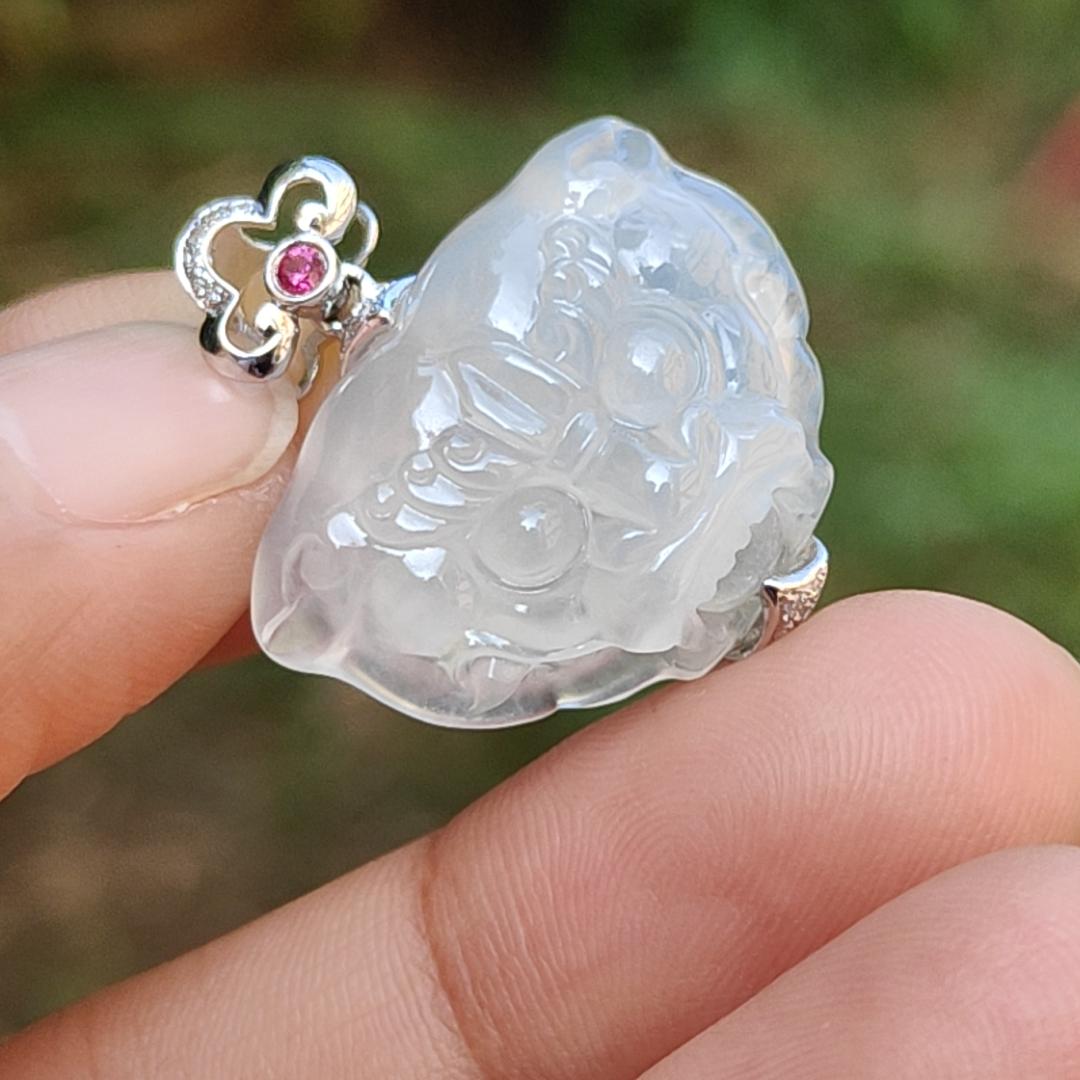 Icy Translucent Natural Type A Jadeite Jade crafted as Tiger with 18k gold as Pendant, certificate weighs 5.02 grams, measurement 25.6 * 22.8 * 7.3 mm (18kp50)