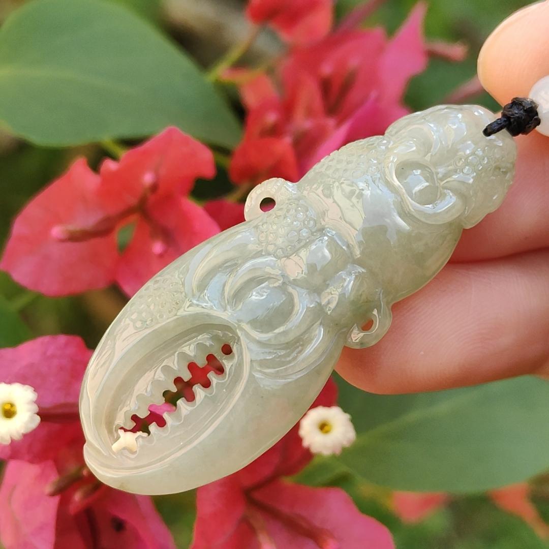 Light Green Hue Natural Type A Jadeite Pendant Necklace crafted as crab claws, symbols of everything is stable, money comes from all directions, and a title on the gold list, with GIC approved certificate weigh 15.95 grams, 49.5 * 19 * 9.1 mm (pendant42)