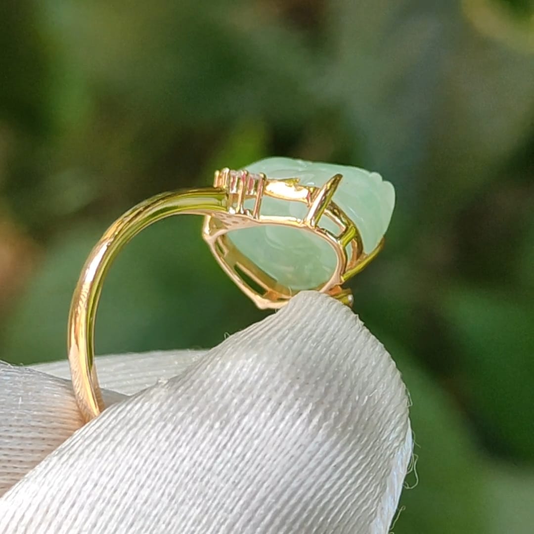 Good Quality Natural Type A Jadeite Jade crafted with light green pixiu set on 18k gold as Ring with certificate weighs 2.58 grams, measurement 12.1 * 9.6 * 5.3 mm (18kring24)