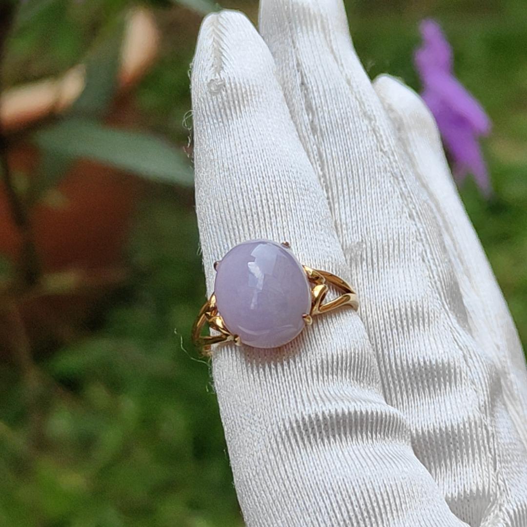 Luxury Fine Lavender Natural Type A Jadeite Jade Cabochon 11.6 * 10 * 5.8 mm, Set on 18k Gold as Ring with certificate weigh 3.24 grams, finger size 16.8 mm, A Lavender that withstand any lights (18kring14)