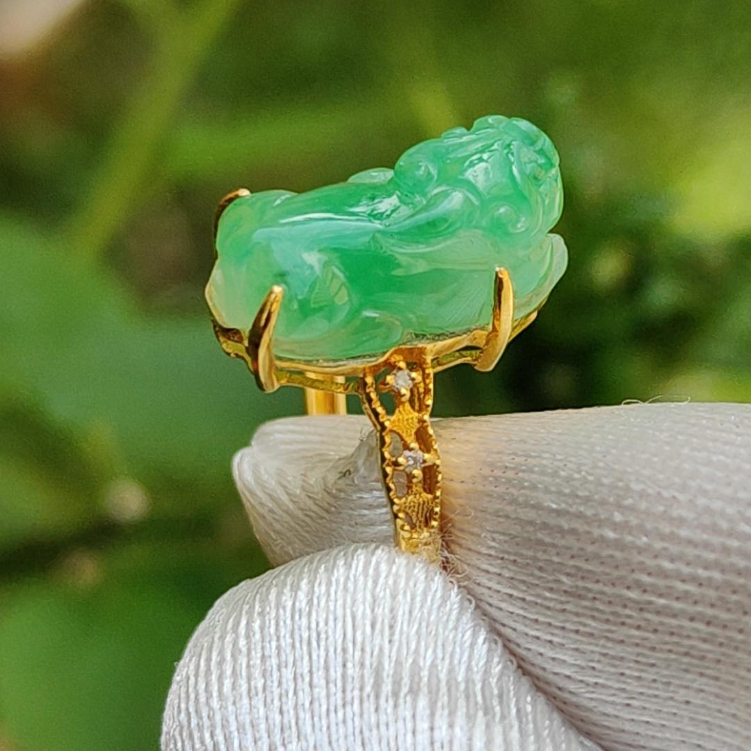 Fine Jewellery 18k Gold Setting with Green Natural Type A Jadeite Ring crafted as Pixiu with diamonds weigh 2.05 gram, Finger Size 17.mm, measurement 13.8 * 8 * 5.9 mm (18kring8)