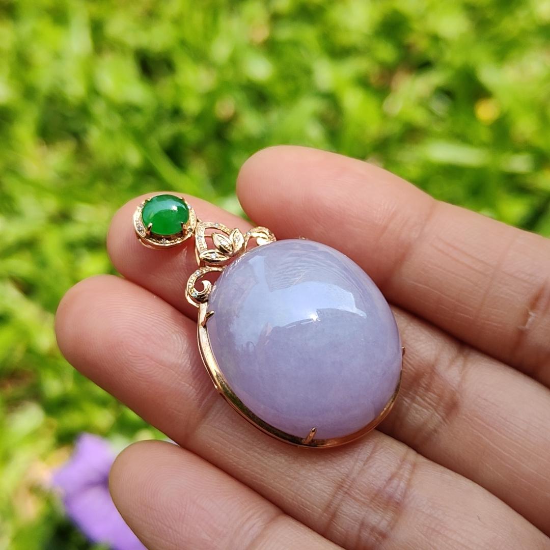 18k Gold setting as pendant with Oval Lavender Cabochon and Green cabochon with NGI Gemstone Report as Natural Type A Jadeite weight 11.80 grams , 24.50 * 21.53 * 11.11 mm , Translucent fine grain crystal aggregate, granular and fibrous texture (18kp7)