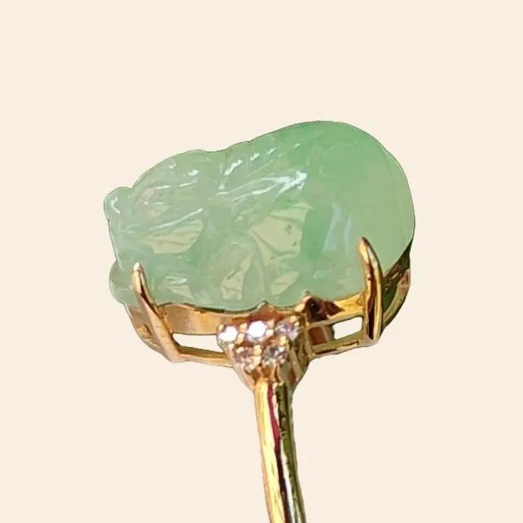 Good Quality Natural Type A Jadeite Jade crafted with light green pixiu set on 18k gold as Ring with certificate weighs 2.58 grams, measurement 12.1 * 9.6 * 5.3 mm (18kring24)