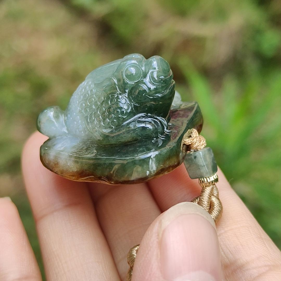 Brown Skin and Green Natural Type A Jadeite Pendant crafted with three leg toad and Chinese ingot, symbols of Fortune and good fortune, Auspicious and wealthy means to urge wealth, with ceritificate weigh 30.06 grams, 32.8 * 32 * 22.2 mm (pendant69)