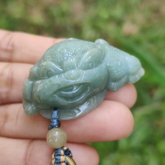 This cute Oily Green Three Legs Toad Natural Type A Jadeite Necklace Pendant with QIC Labs approved certificate included weighs 30.60 grams, 42.7 * 27.6 * 16.9 mm, symbols of good fortunes and money is very suitable for your daily wear (pendant126)