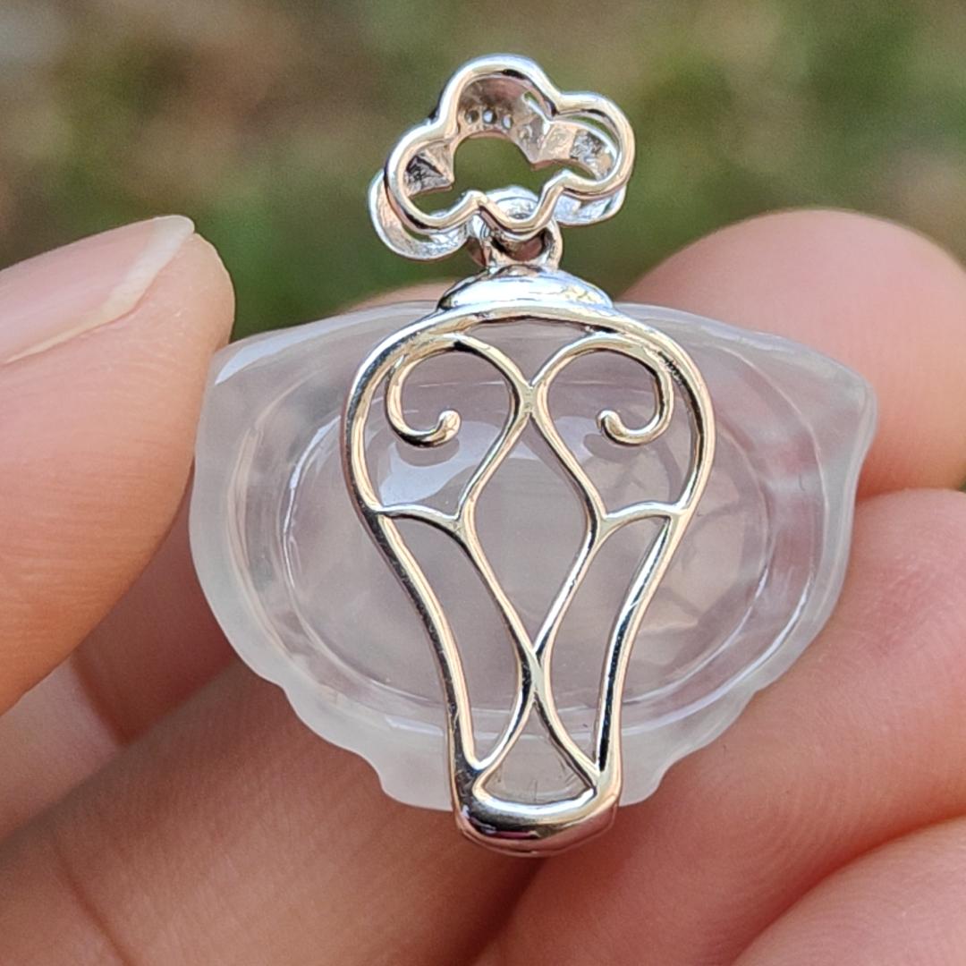 Icy Translucent Natural Type A Jadeite Jade crafted as Tiger with 18k gold as Pendant, certificate weighs 5.02 grams, measurement 25.6 * 22.8 * 7.3 mm (18kp50)