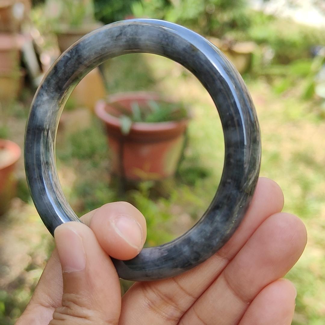 Quality Black wuji Natural Type A Jadeite Jade crafted with shape of Perfect Circle as Bangle Bracelet with certificate weigh 44.55 grams, measurement 9.1 * 9.2 mm, wrist size = 54mm (bangle3)