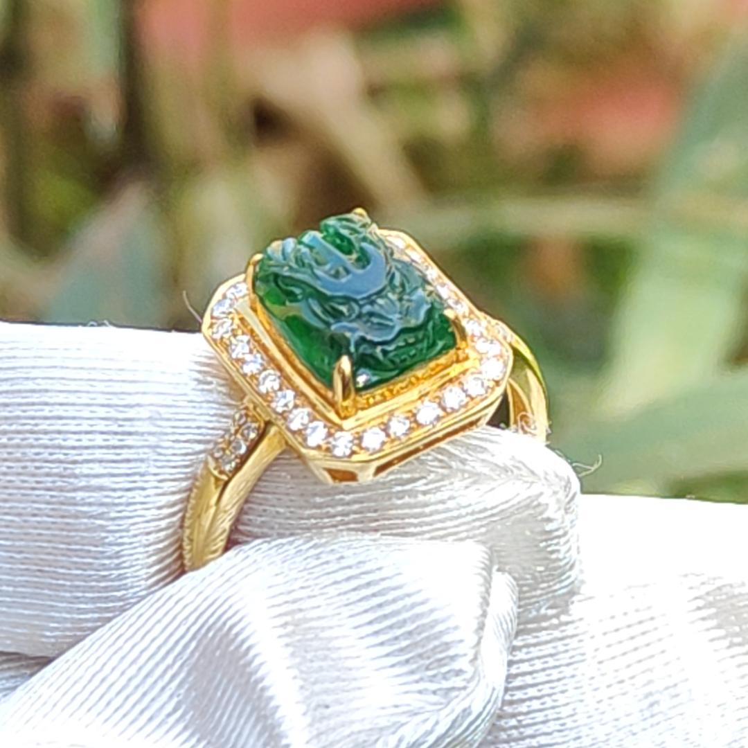 Old Pit Rare Green Natural Type A Jadeite G18k Setting Gold Ring with Dia crafted as Dragon with certificate total weigh 2.99 grams, Internal Finger Ring Size 17.6 mm (18kring6)