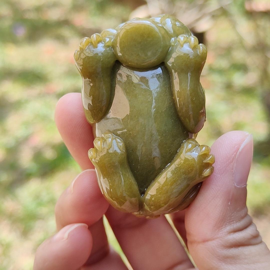 Super Rare Yellow, Redish and Green Hue Natural Type A Jadeite Jade crafted with Lion as Hand-held piece, display or Pendant, certificate weigh 93.64 grams, measurement 53.3 * 32.2 * 30.7 mm (hand5)