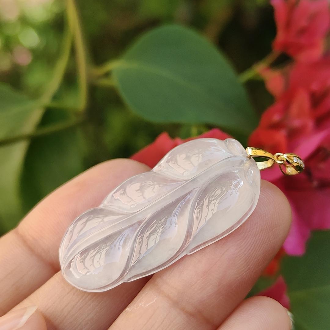 18k Gold Clasp added to this Icy Translucent Natural Type A Jadeite Pendant leaf symbols of Health, longevity and prosperity, with certificate included for this jadeite weigh 5.22 grams, 34.8 * 19.7 * 4.3 mm, suitable for daily wear (18kp2)