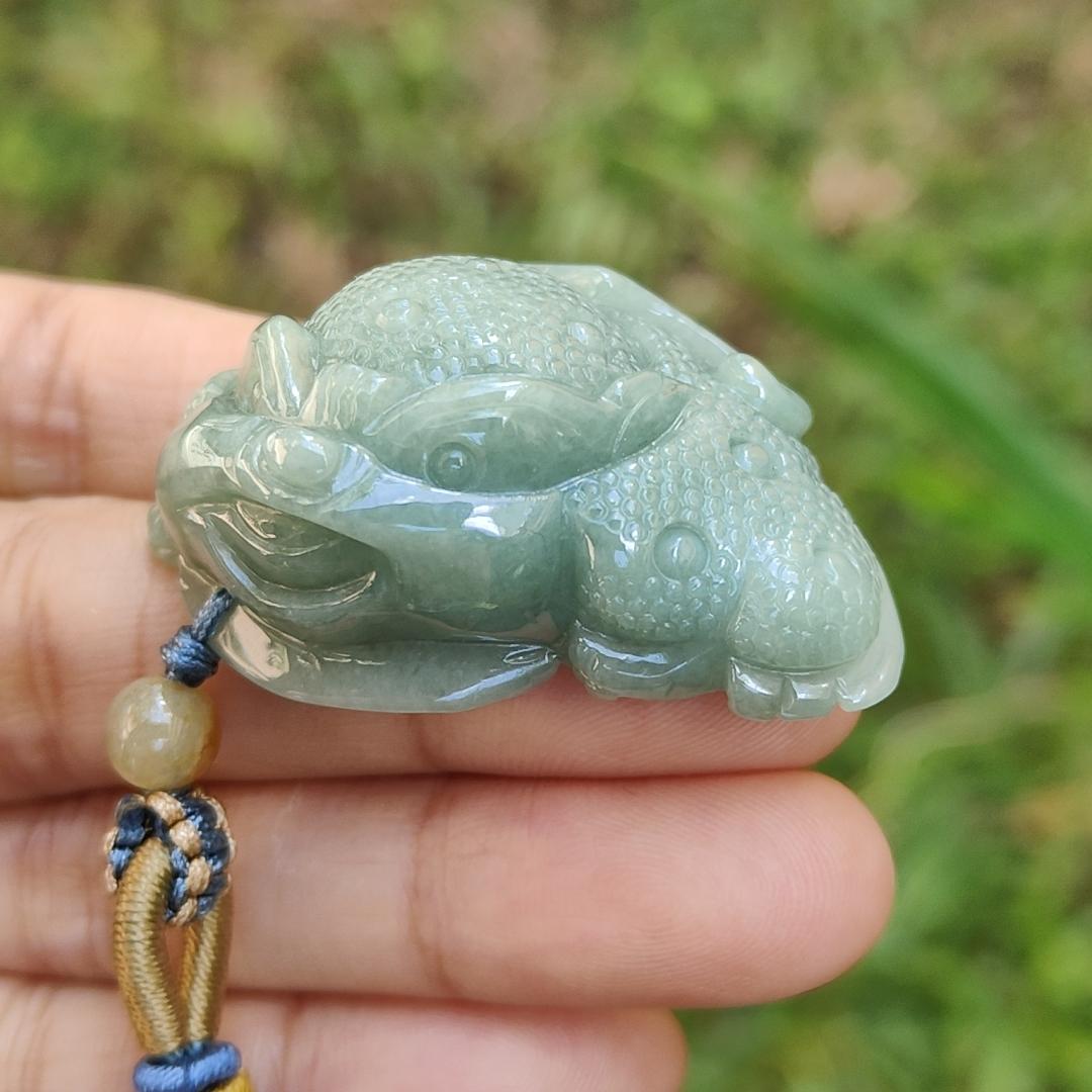 This cute Oily Green Three Legs Toad Natural Type A Jadeite Necklace Pendant with QIC Labs approved certificate included weighs 30.60 grams, 42.7 * 27.6 * 16.9 mm, symbols of good fortunes and money is very suitable for your daily wear (pendant126)