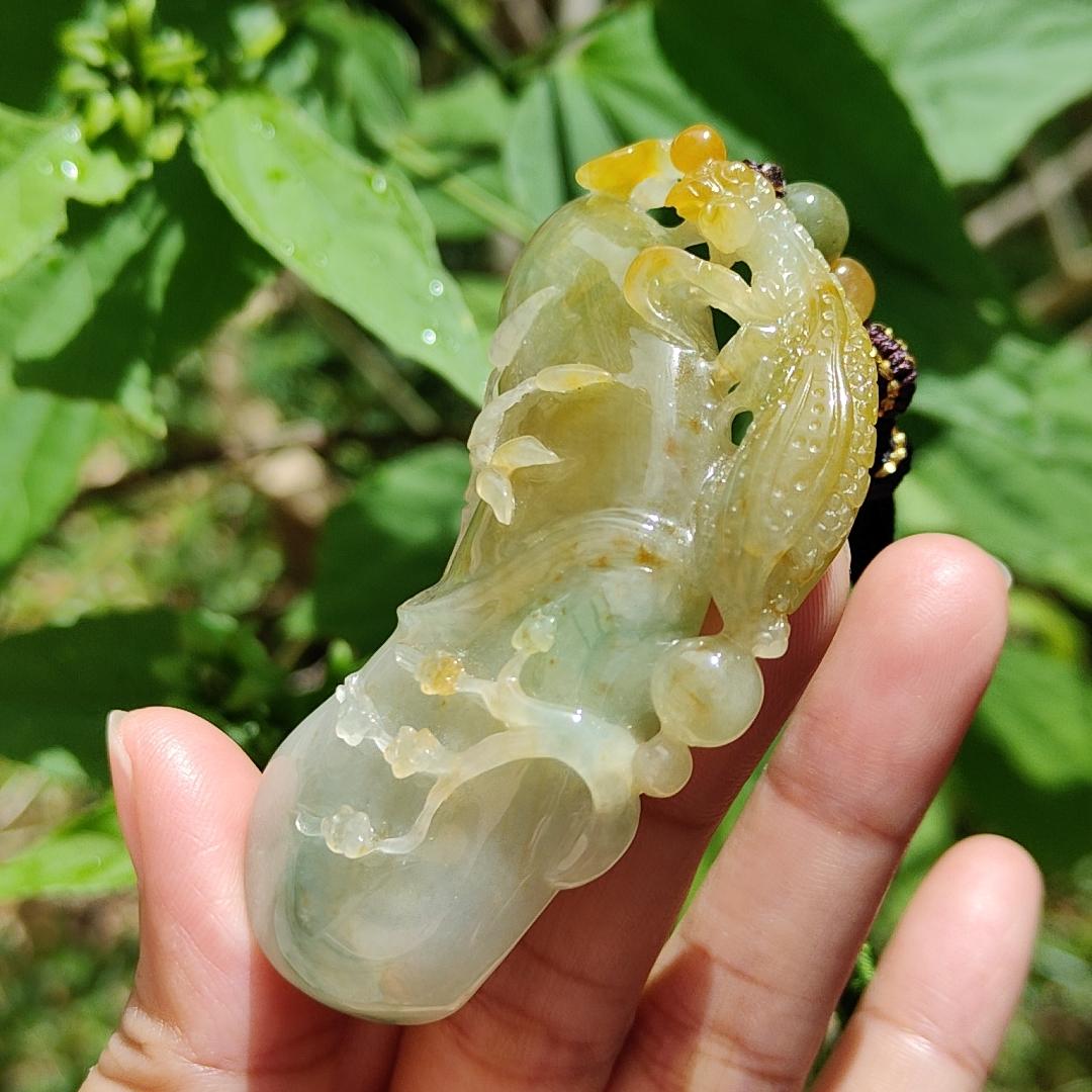 Very Rare Green and Yellow with Red patches Praying Mantis Pendant Necklace Natural Type A Jadeite with certificate included weigh 53.96 grams, 72.5 * 35.5 * 12.8 mm, collectible item