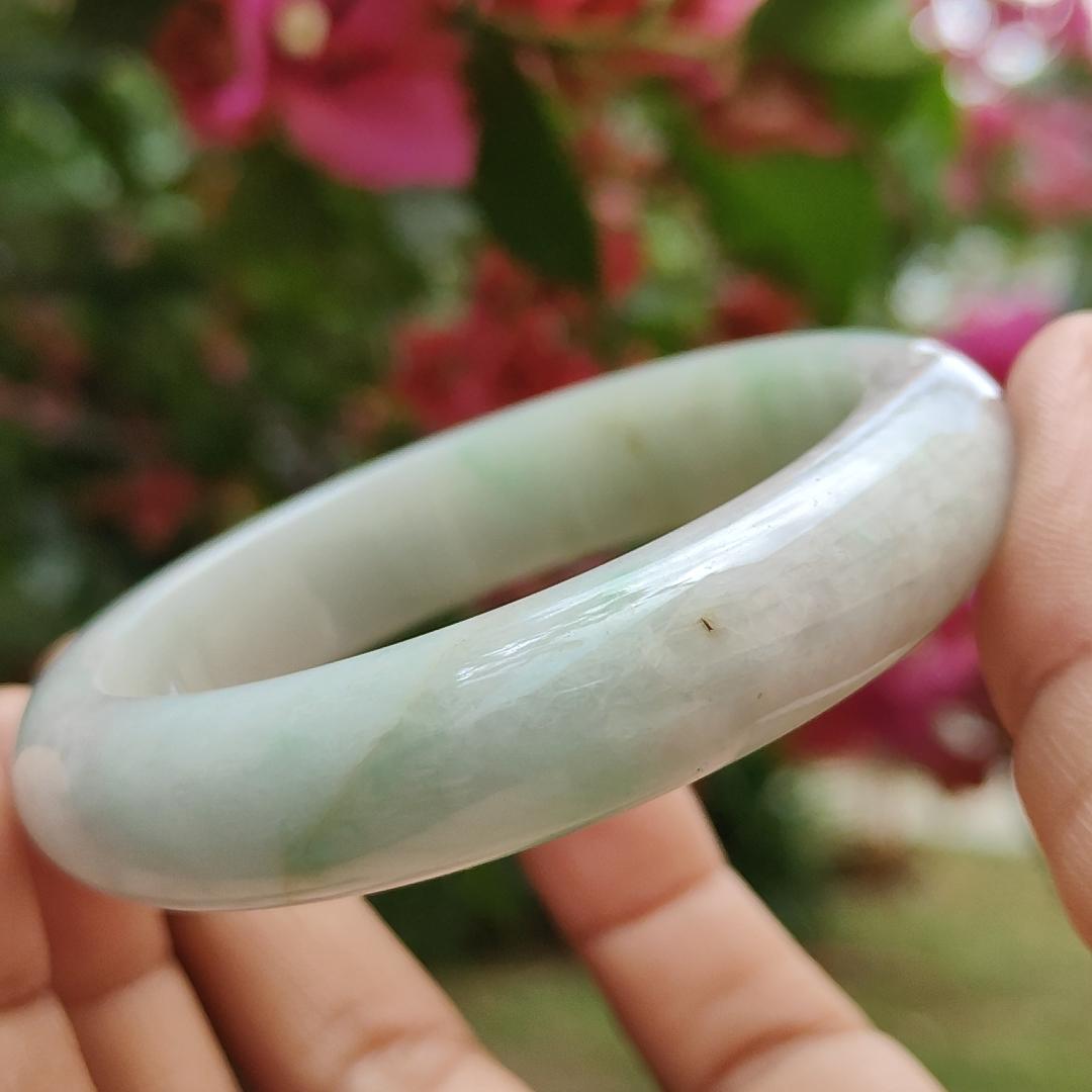 Light Green Hue Natural Type A Jadeite Jade crafted with shape of Peace Bracelet Bangle with certificate weigh 64.55 grams, measurement 13.6 * 8.7, Wrist Size 56.5 mm (bangle4)