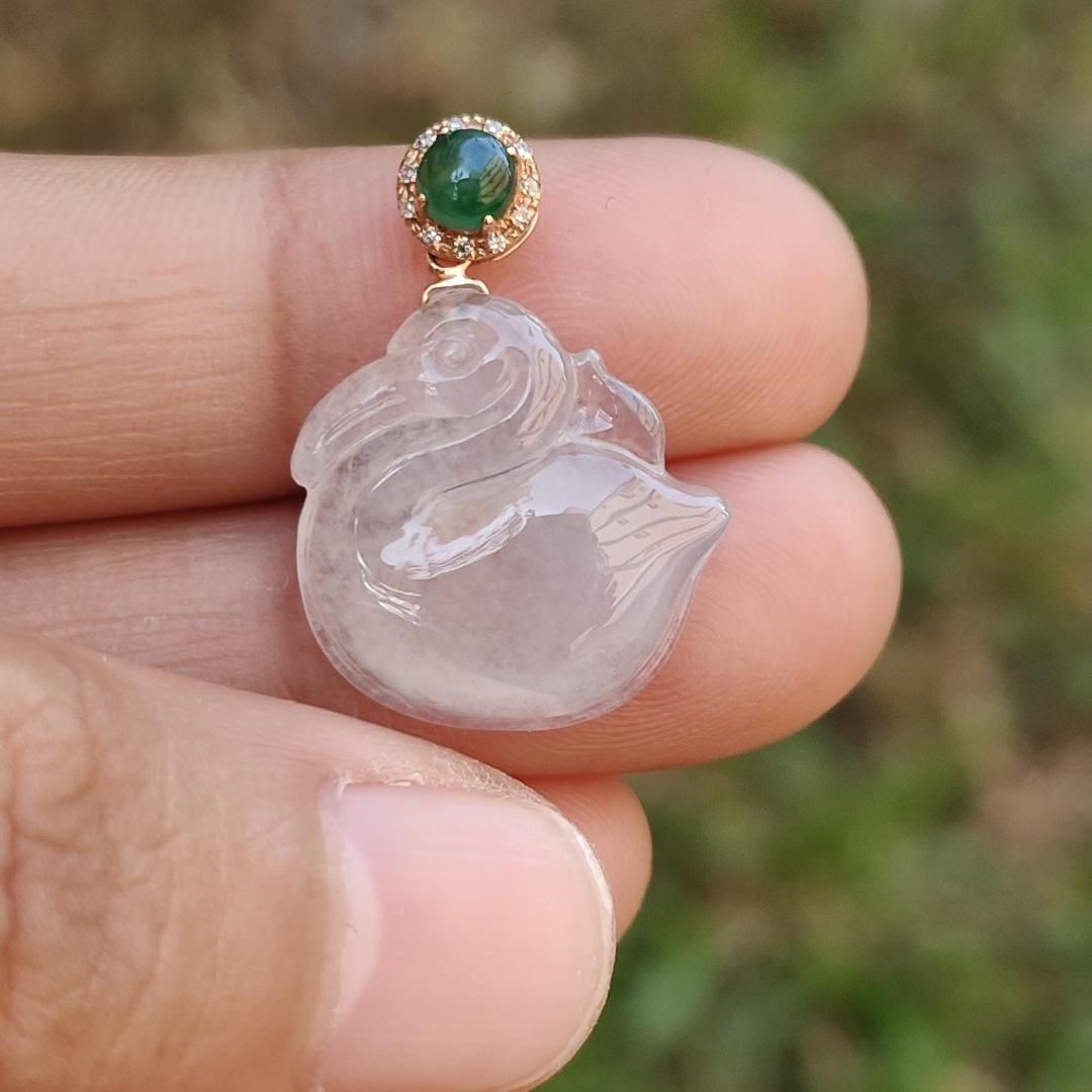 Icy Translucent Natural Type A Jadeite Jade crafted as Swan set on 18k gold clasp with certificate weighs 2.48 grams, measurement 16.9 * 16.3 * 5.1 mm (18kp37)