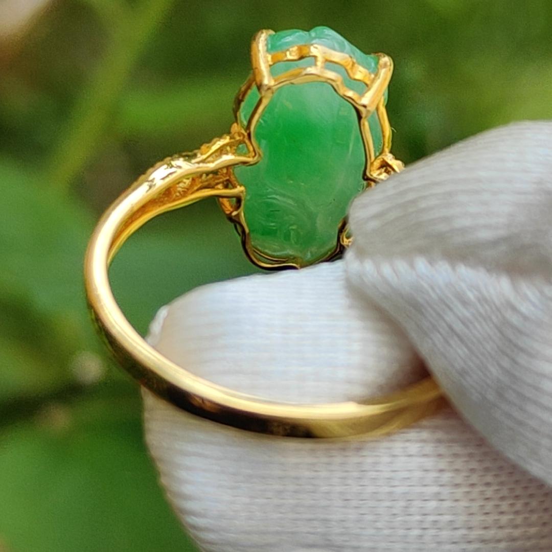 Fine Jewellery 18k Gold Setting with Green Natural Type A Jadeite Ring crafted as Pixiu with diamonds weigh 2.05 gram, Finger Size 17.mm, measurement 13.8 * 8 * 5.9 mm (18kring8)