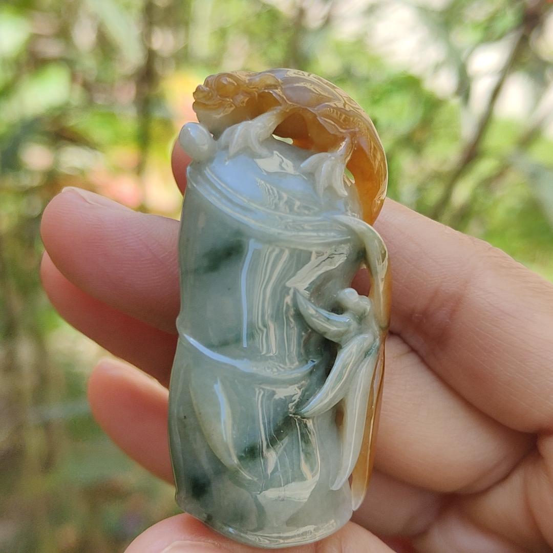 Premium Yellow and Floating Blueish Green (Piaohua) Natural Type A Jadeite Pendant Necklace crafted with Bamboo, Lizard symbols of Wealth, fortune, longevity and wisdom with certificate weigh 37.99 grams, 57.3 * 27.5 * 14.6 mm (pendant47)