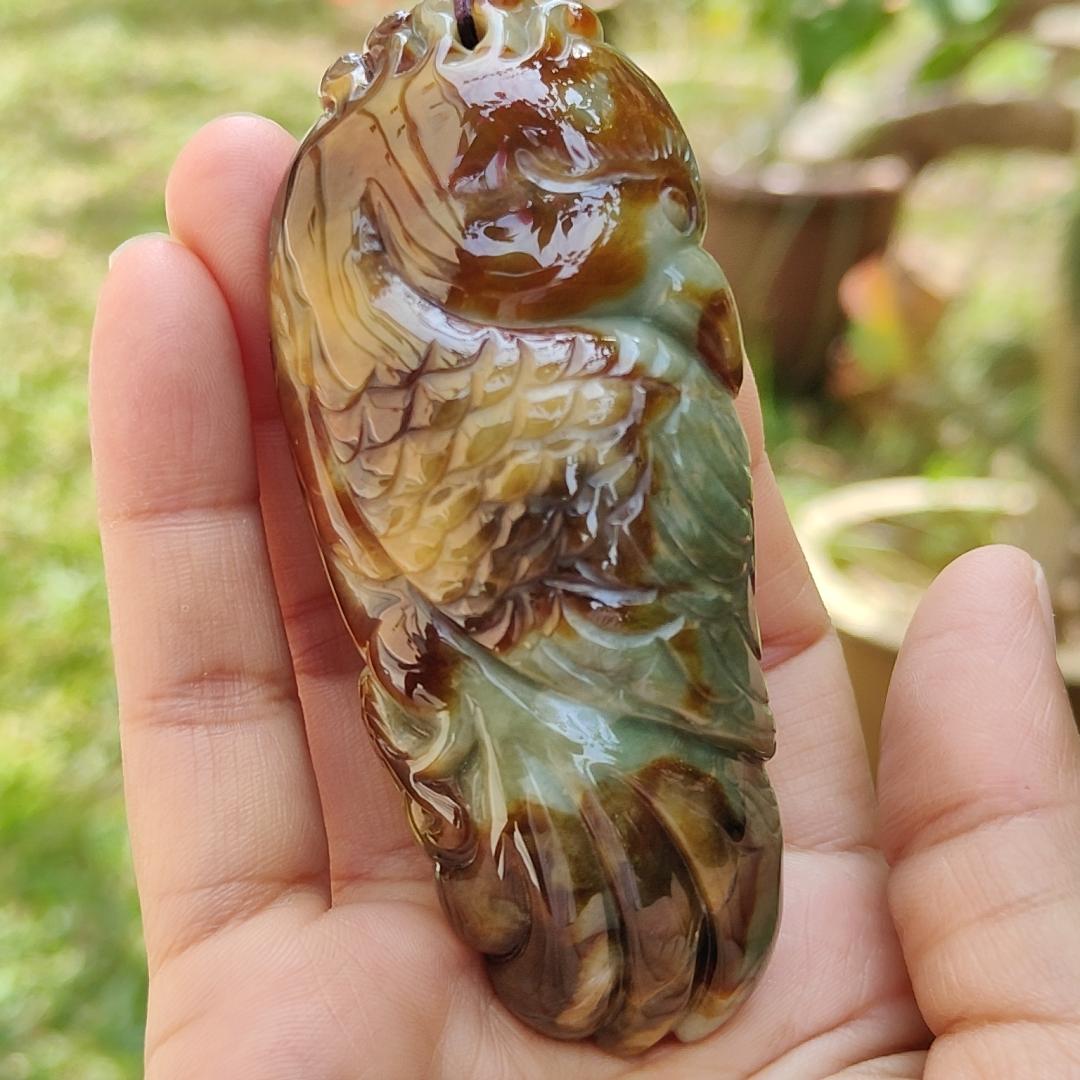 Rare Quality Brown, Redish and Green Natural Type A Jadeite Jade crafted with Parrot, can be use for display for as a hand-held piece with certificate weigh 133.29 grams, measurement 85.6 * 36.6 * 21 mm (hand3)