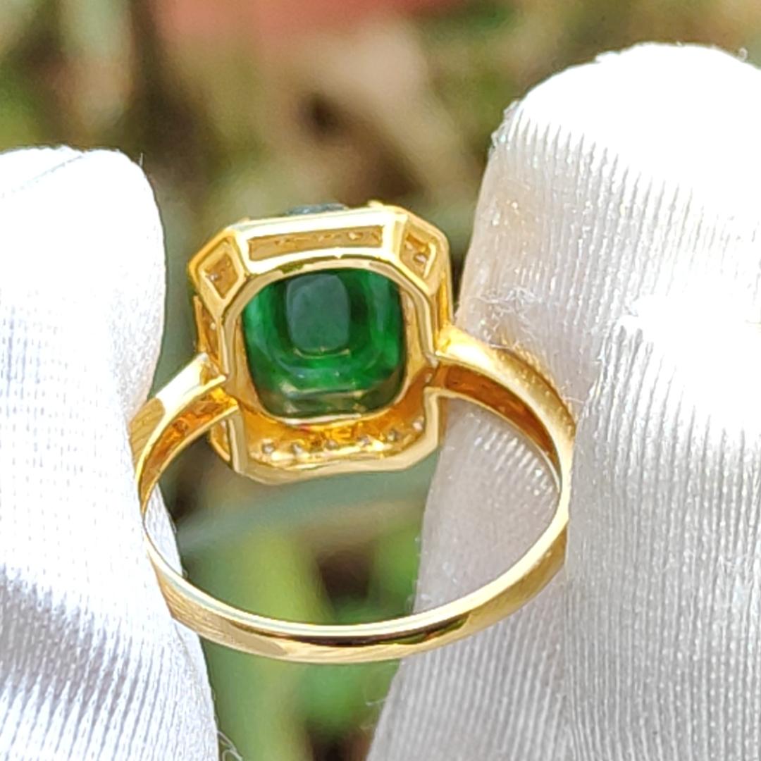 Old Pit Rare Green Natural Type A Jadeite G18k Setting Gold Ring with Dia crafted as Dragon with certificate total weigh 2.99 grams, Internal Finger Ring Size 17.6 mm (18kring6)