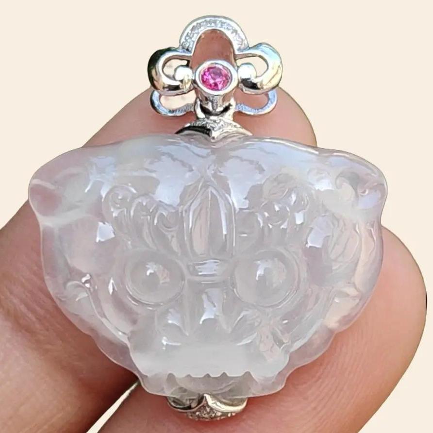 Icy Translucent Natural Type A Jadeite Jade crafted as Tiger with 18k gold as Pendant, certificate weighs 5.02 grams, measurement 25.6 * 22.8 * 7.3 mm (18kp50)