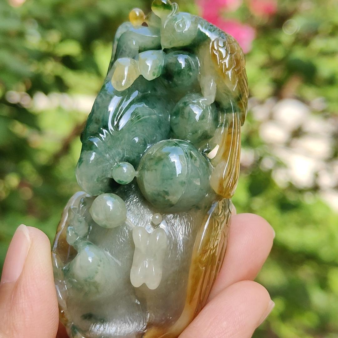 Super Rare Multi Tones Collectible Natural Type A Jadeite Jade crafted with Parrot for Handheld, certificate weighs 121.86 grams, measurement 76 * 42.5 * 34.3 mm (hand7)