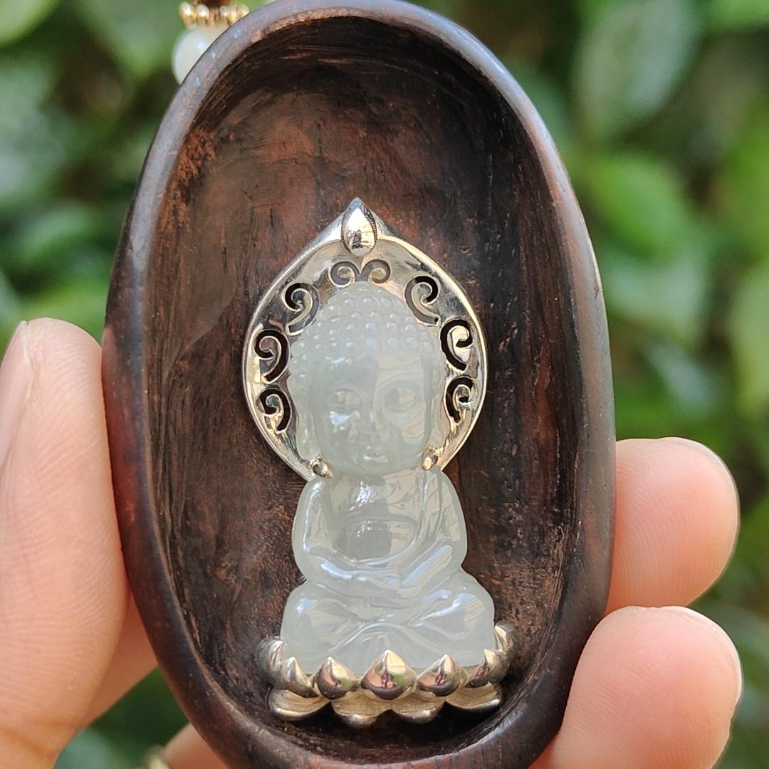 Semi Icy Good Translucent Natural Type A Jadeite Jade crafted as Buddha set on S925 and Sandalwood as Pendant, certificate weighs 31.79 grams, measurement 60.3 * 37.1 * 21.1 mm  (s925p2)