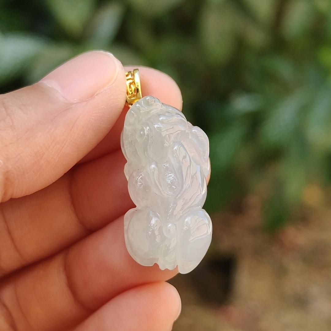 Semi Icy Quality Natural Type A Jadeite Jade crafted as Pixiu set with 18k Gold Clasp as pendant with certificate weigh 6.76 grams, measurement 26.7 * 13.7 * 10.2 mm (18kp33)