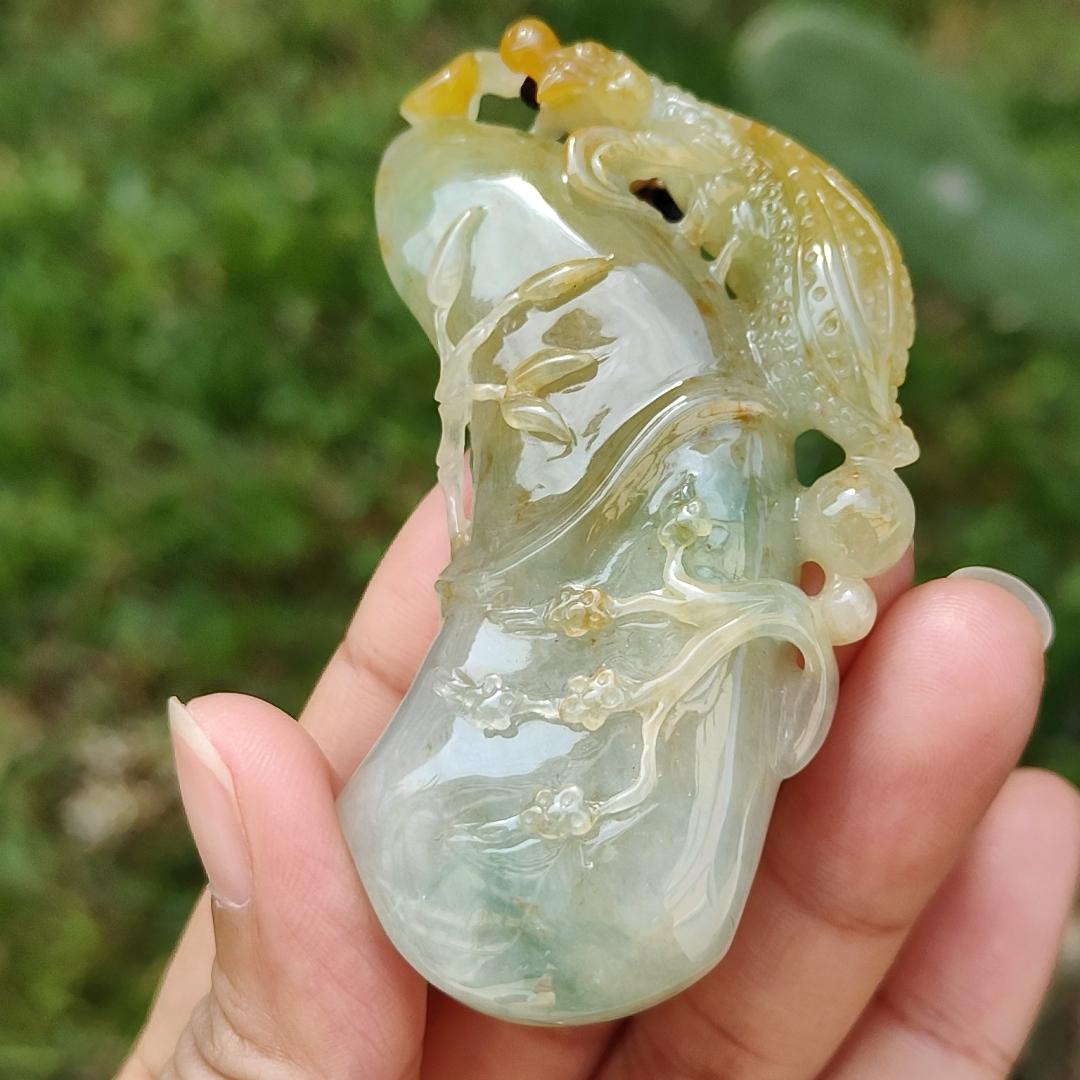 Very Rare Green and Yellow with Red patches Praying Mantis Pendant Necklace Natural Type A Jadeite with certificate included weigh 53.96 grams, 72.5 * 35.5 * 12.8 mm, collectible item