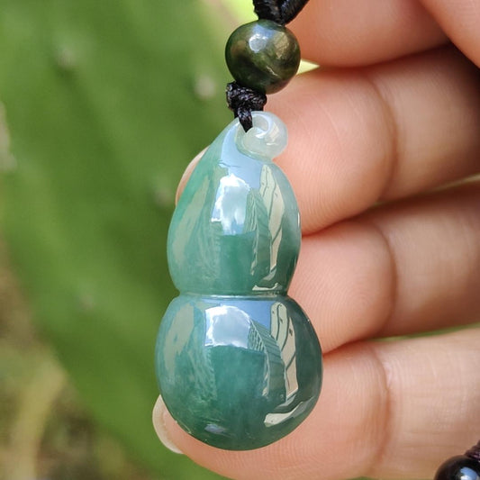 Green Natural Type A Jadeite Jade Pendant Necklace crafted as Gourd with certificate weigh 4.75 grams, measurement 29.3 * 14.3 * 6.3 mm (pendant179)