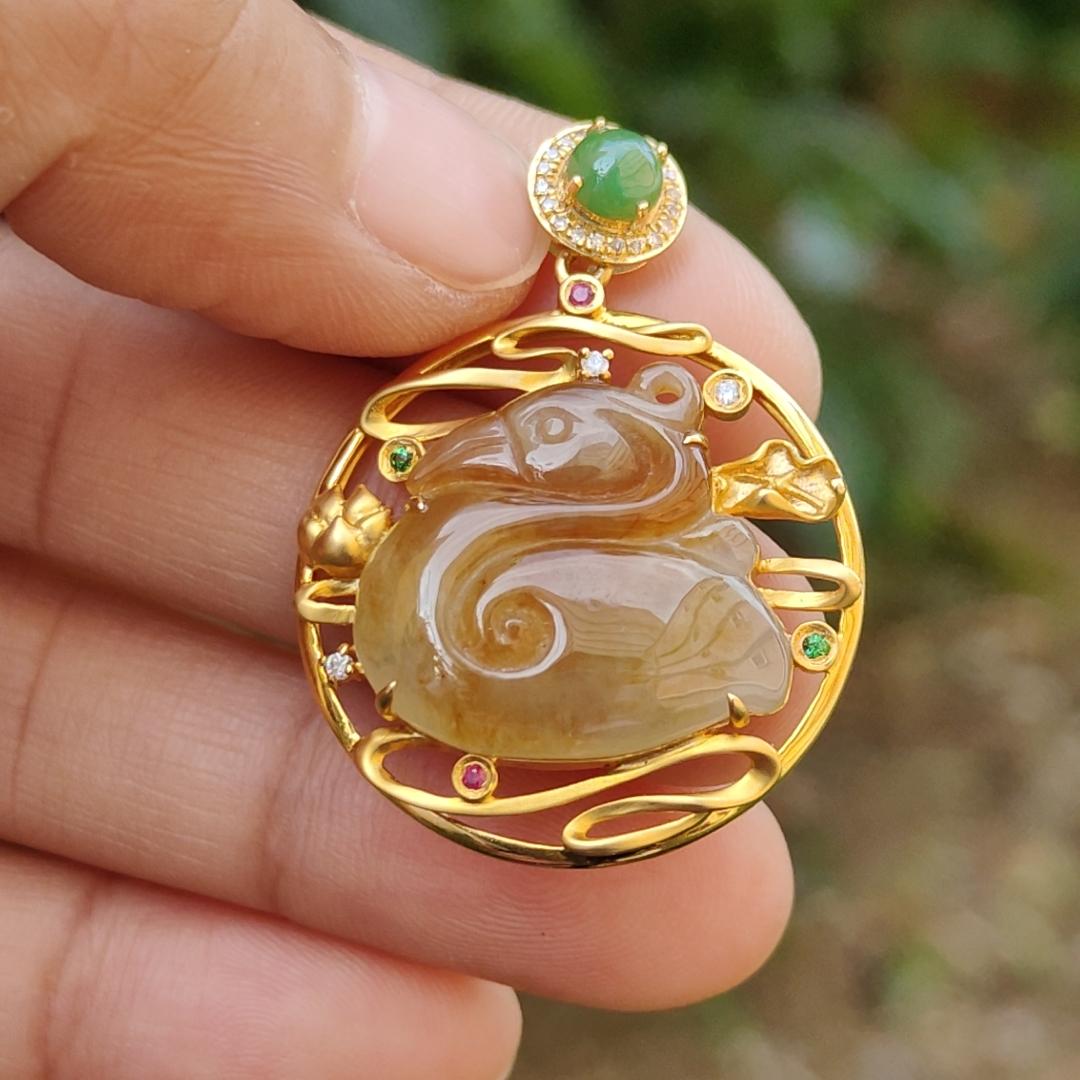 Beautifully designed Rare Yellow Natural Type A Jadeite Jade crafted as Swan set on 18k gold with diamonds, certificate weighs 5.36 grams (18kp38)