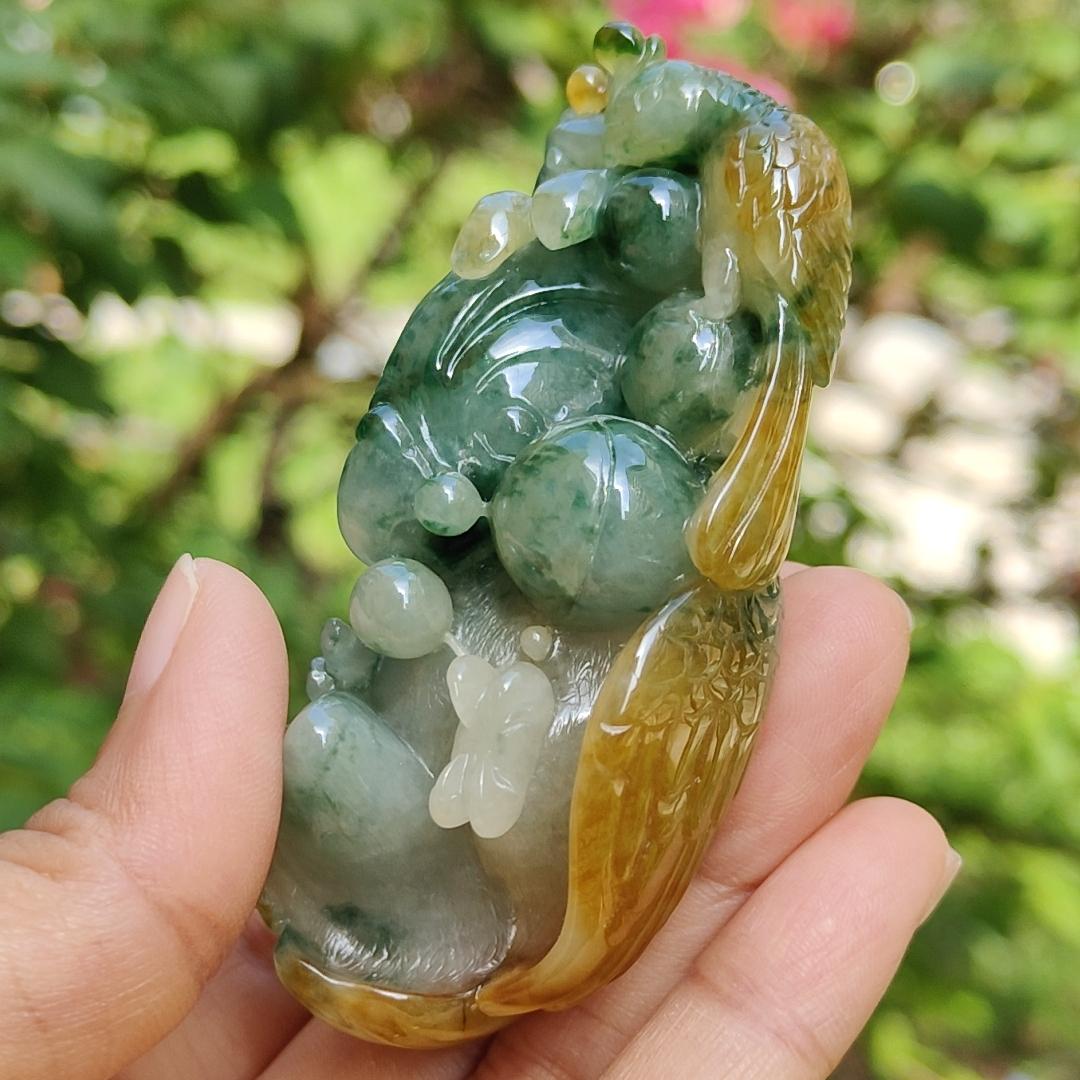 Super Rare Multi Tones Collectible Natural Type A Jadeite Jade crafted with Parrot for Handheld, certificate weighs 121.86 grams, measurement 76 * 42.5 * 34.3 mm (hand7)