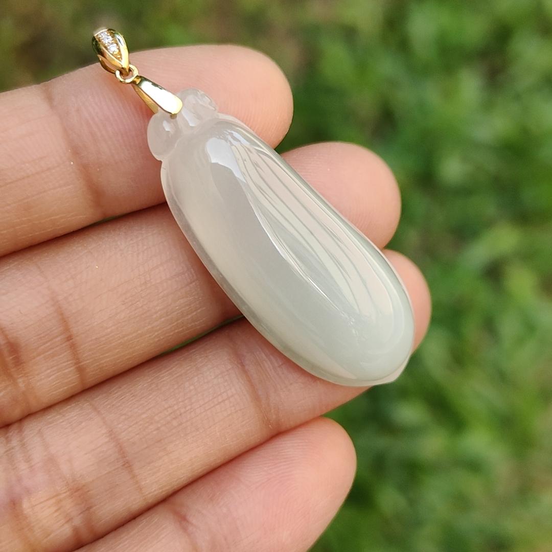 Semi Icy Natural Type A Jadeite Jade crafted with Blessing Melon as Pendant adding 18k gold clasp with certificate weigh 7.46 grams, measurement 36.3 * 14.5 * 8.3 mm (18kp30)