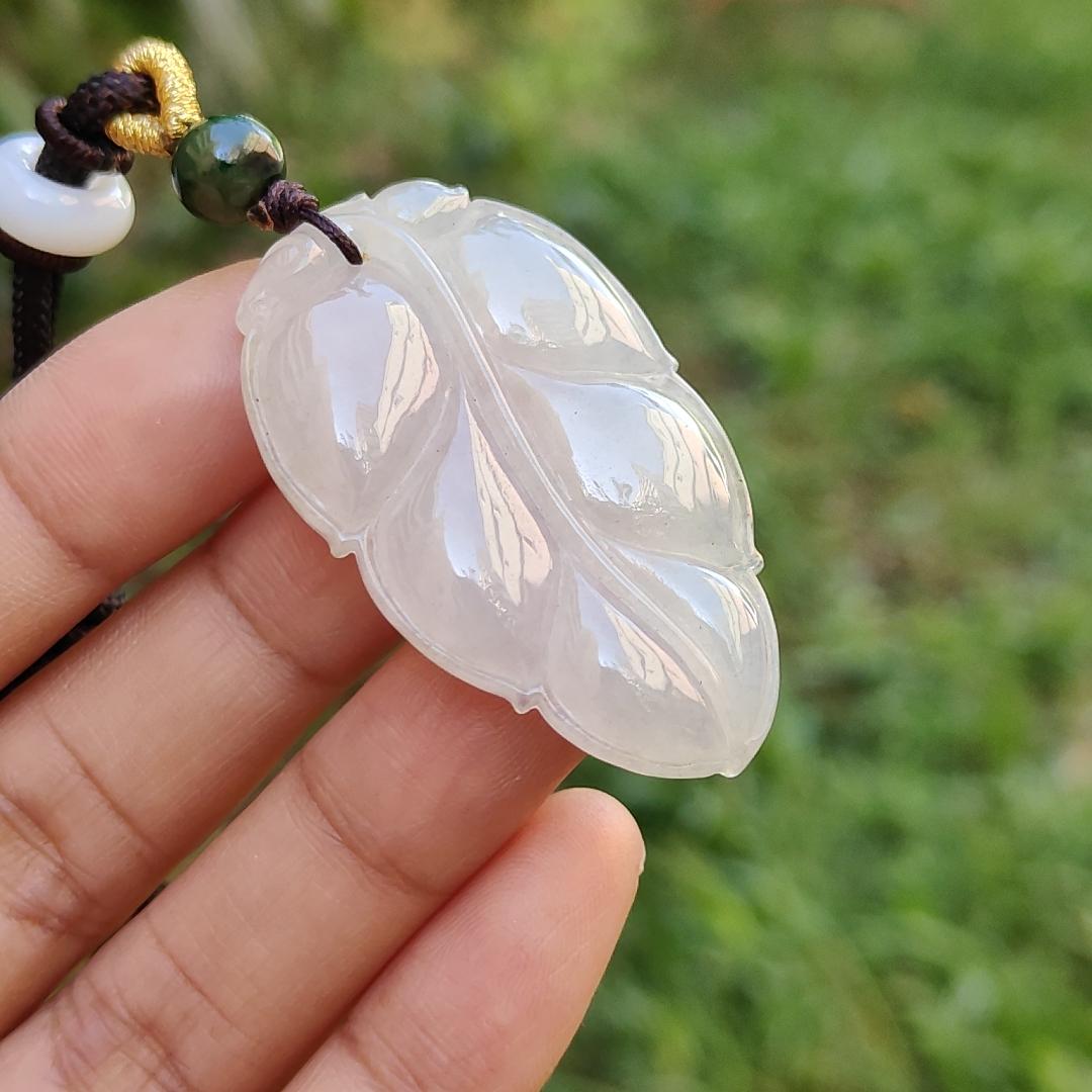 An Old Collection Not To be Missed! Semi Icy Natural Type A Jadeite Jade Pendant Necklace crafted as Leaf with certificate included weigh 10.85 grams, 43.3 * 26.1 * 5.9 mm (pendant172)