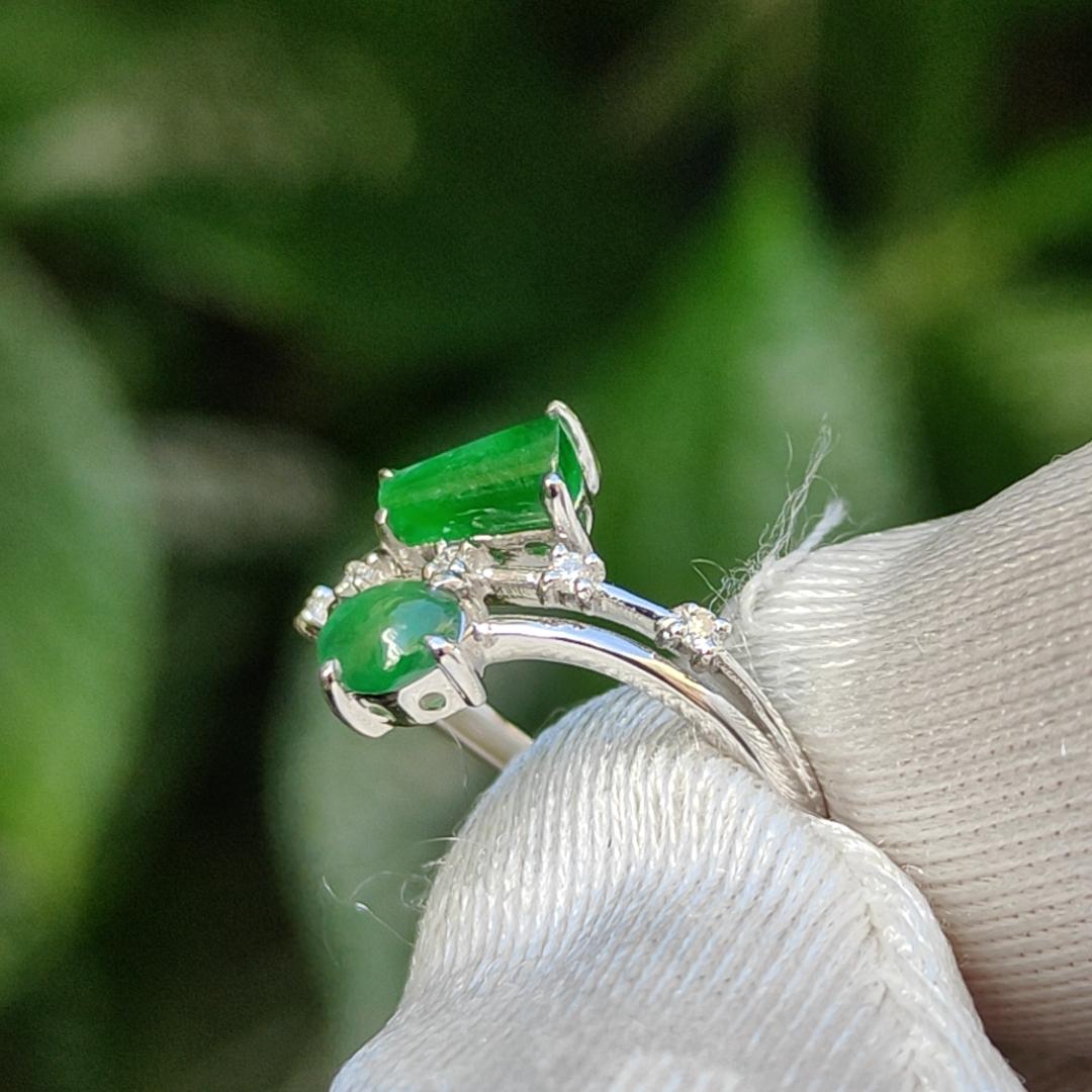 Mid Year Special Offer Premium Quality Two Green Cabochon Natural Type A Jadeite Jade with diamonds set on 18k Gold as a Ring with certificate weigh 1.71 grams, finger size 14.8mm (18kring16)