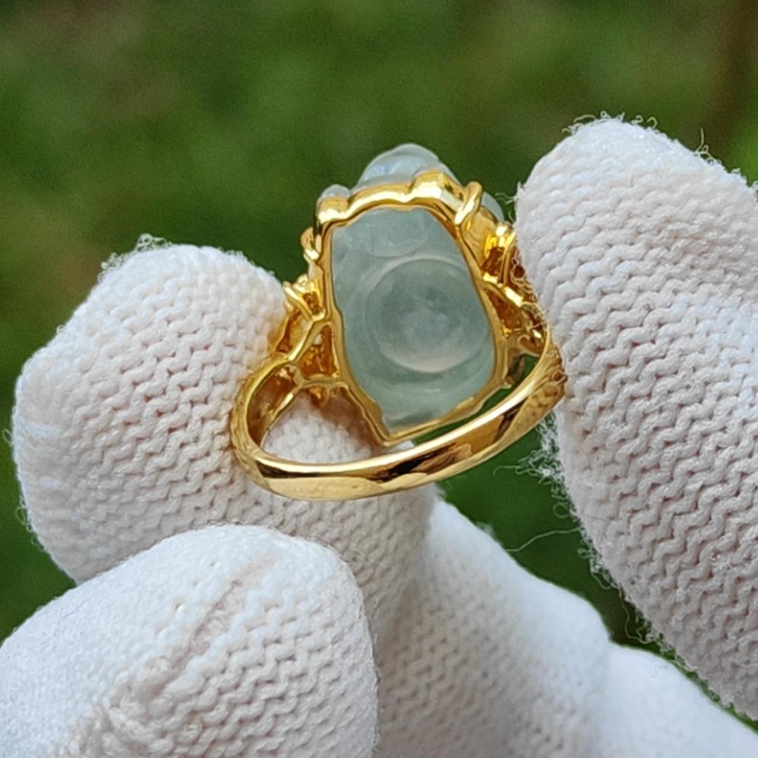 Premium Icy Natural Type A Jadeite Jade crafted as Three Legs Toad set on 18k Gold as Ring, certificate weighs 3.25 grams, measurement 14.2 * 10.9 * 7 mm, Finger Size #8 (18kring26)